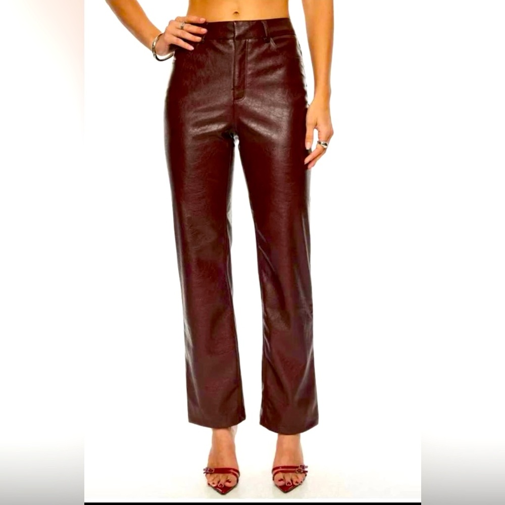 Edgely straight leg 3/4 length pant.